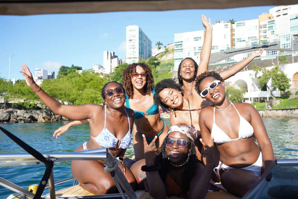 Kin community boat day in Salvador